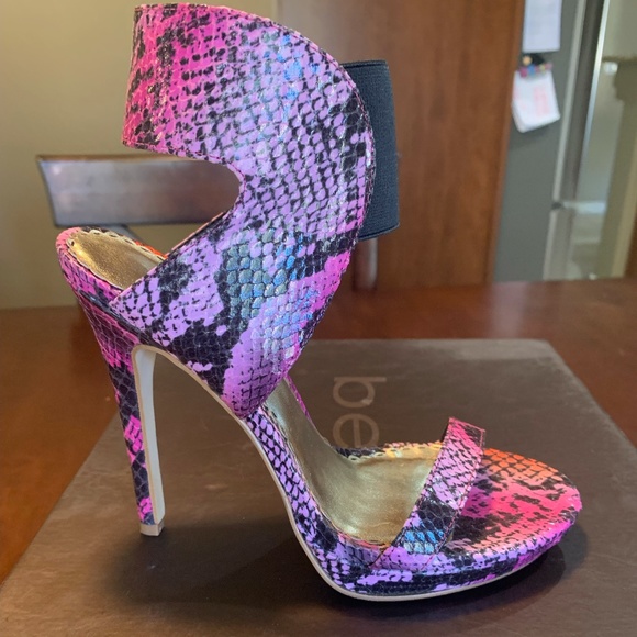 Bebe size 5 Heel - Picture 3 of 5